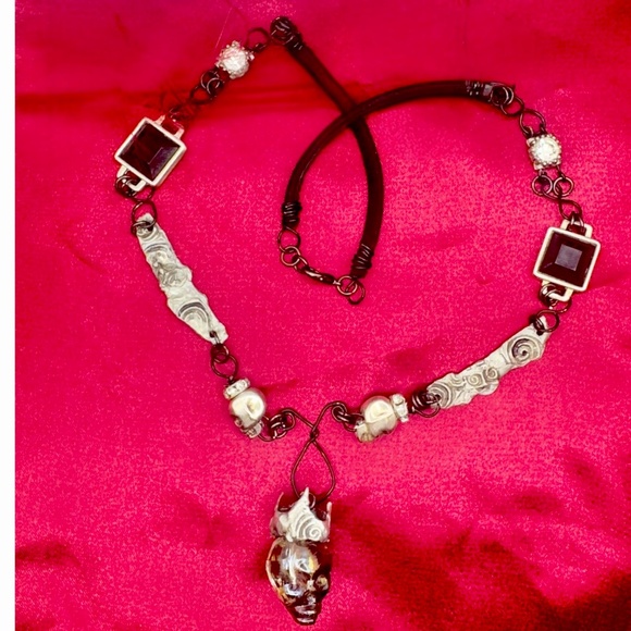 Mixed Media Crystal Skull Pendant &  VNTG Art-Deco Black Onyx & Silver Metalwork - Picture 13 of 17